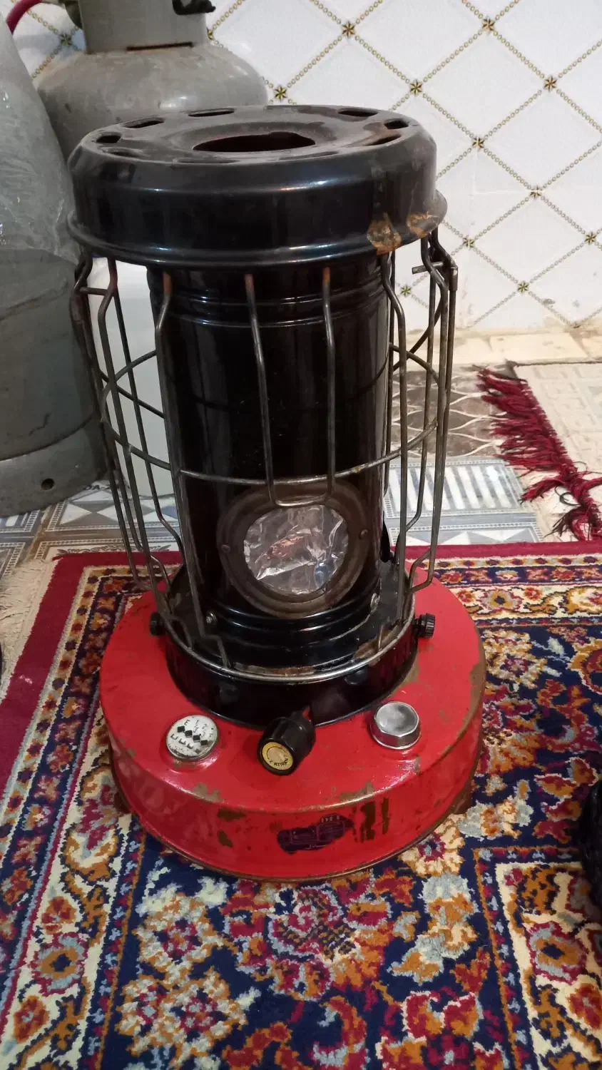 چراغ سالم|بخاری، هیتر، شومینه|نیمروز, |دیوار