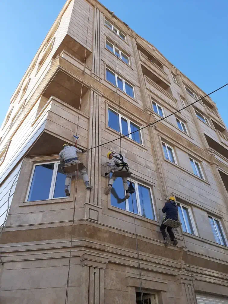 عایق نانو کار در ارتفاع با طناب راپل|خدمات پیشه و مهارت|ایلام, |دیوار