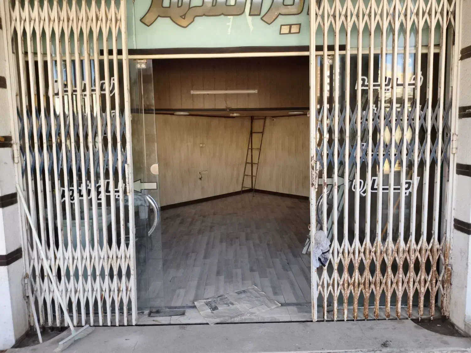 اجاره مغازه بازار زندیه صدرا فاز یک|اجارهٔ مغازه و غرفه|صدرا-فارس, فاز ۱|دیوار