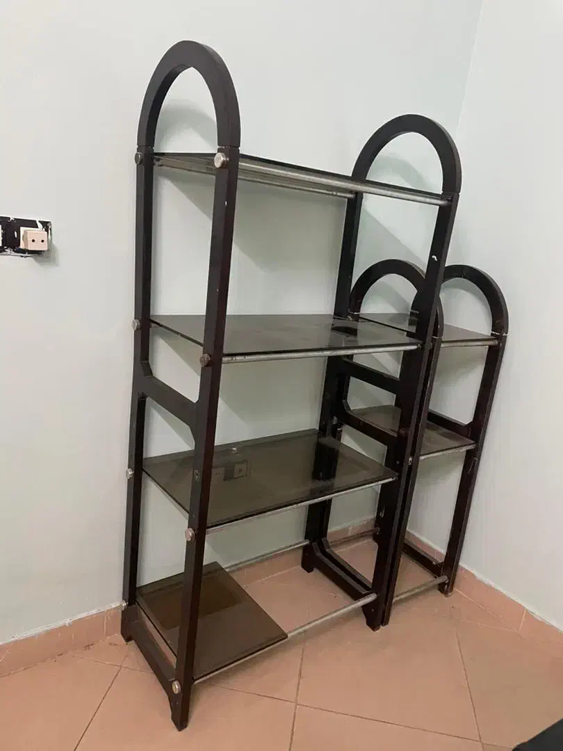 یک تخت آرایشگاهی و یک ویترین سالم درحد نو|آرایشگاه و سالن‌های زیبایی|هشتگرد, هشتگرد قدیم|دیوار