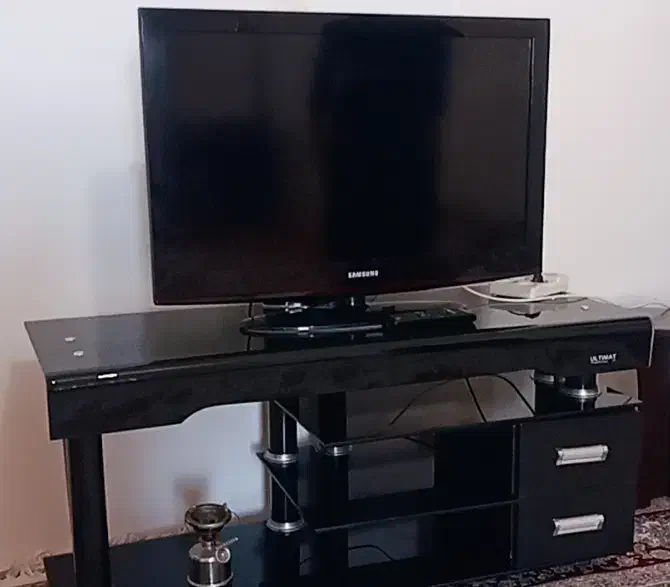 ال ای دی سامسونگ 32 و ساعت|تلویزیون و پروژکتور|ازنا, |دیوار