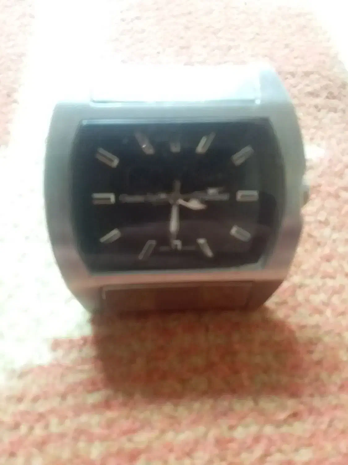 ساعت مربع سالم و نوساعت مربع تمیز و نو|ساعت|آذرشهر, |دیوار