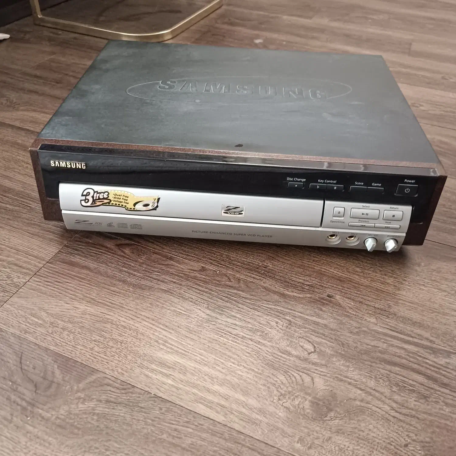 تلویزیون رنگی صنام|تلویزیون و پروژکتور|شاهین‌شهر, شهرک هشت بهشت|دیوار