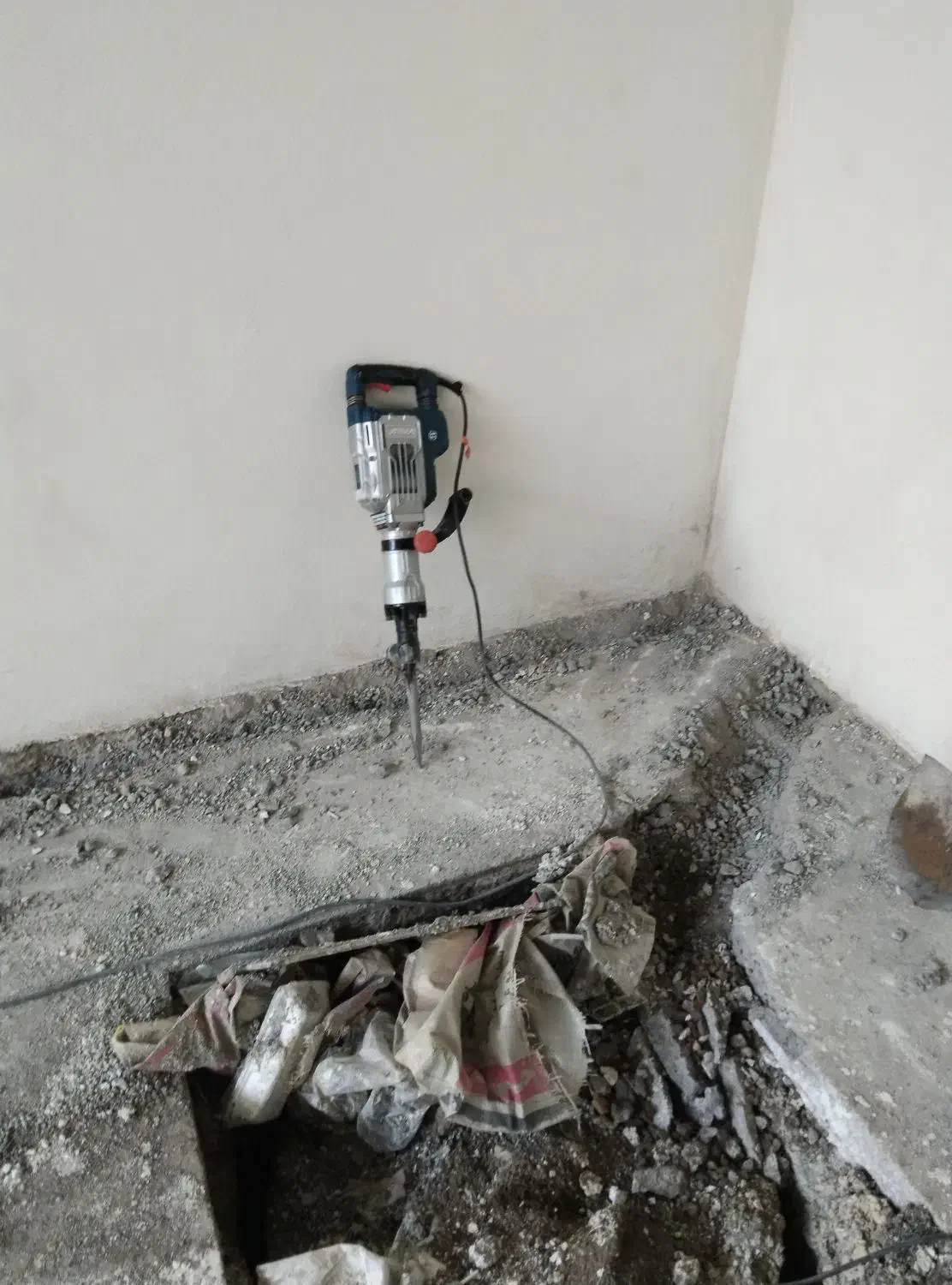 تخریب وچاهگنی|خدمات پیشه و مهارت|میانه, |دیوار