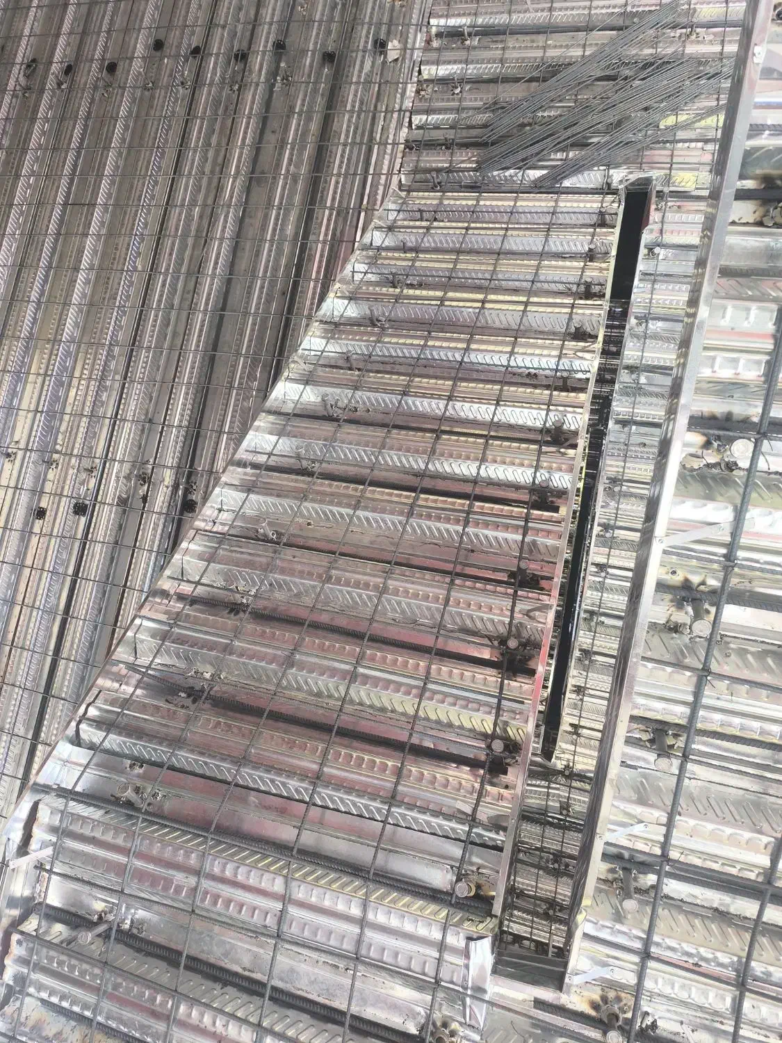 اجرای سقف عرشه فولادی|خدمات پیشه و مهارت|ایلام, |دیوار