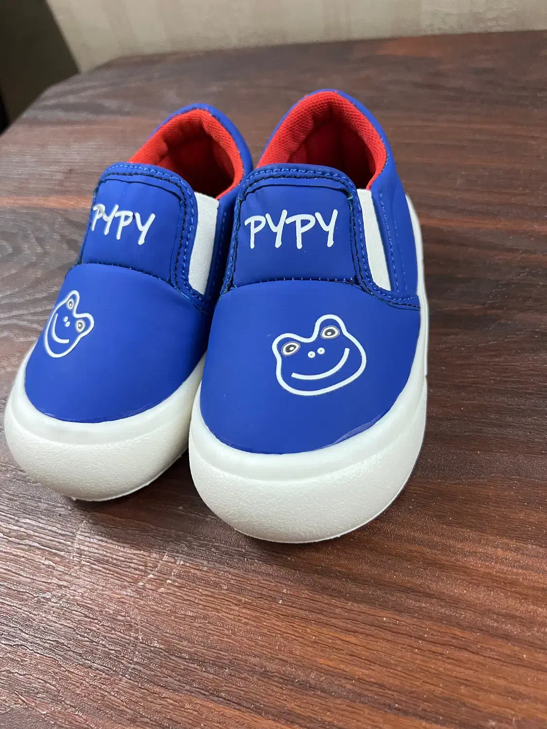 کفش بچگانه نو‌|کفش و لباس بچه|ری, جوانمرد قصاب|دیوار