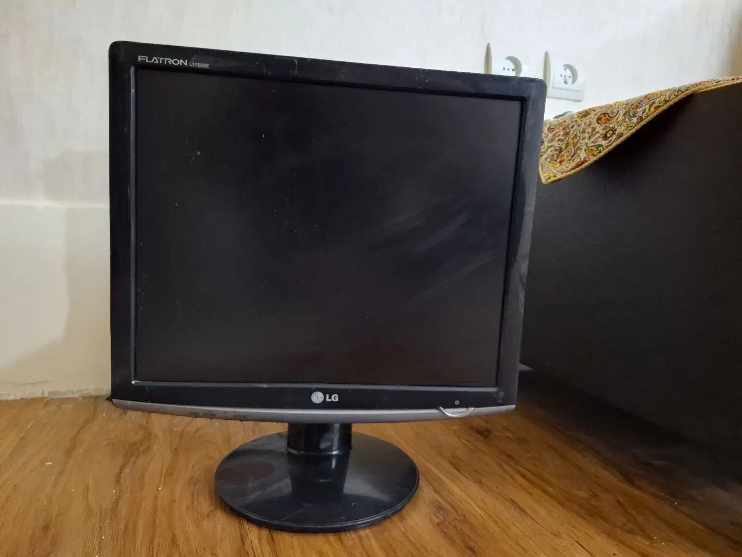 مانیتور LCD 17 اینچ LG و‌ 15 LCD BENQ|قطعات و لوازم جانبی رایانه|بندرعباس, |دیوار