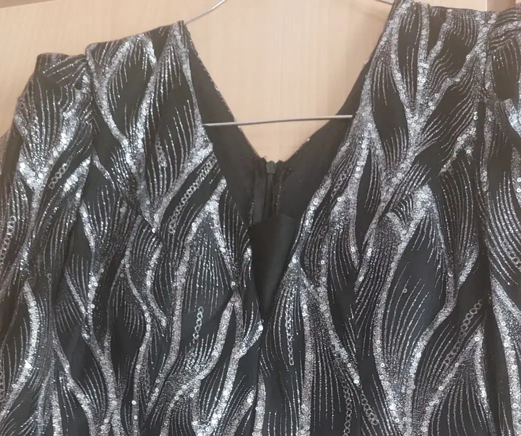 لباس مجلسی|لباس|قیدار, |دیوار