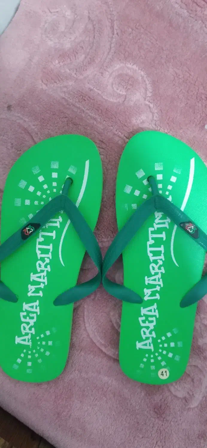 دمپایی انگشتی|کیف، کفش، کمربند|خوی, |دیوار