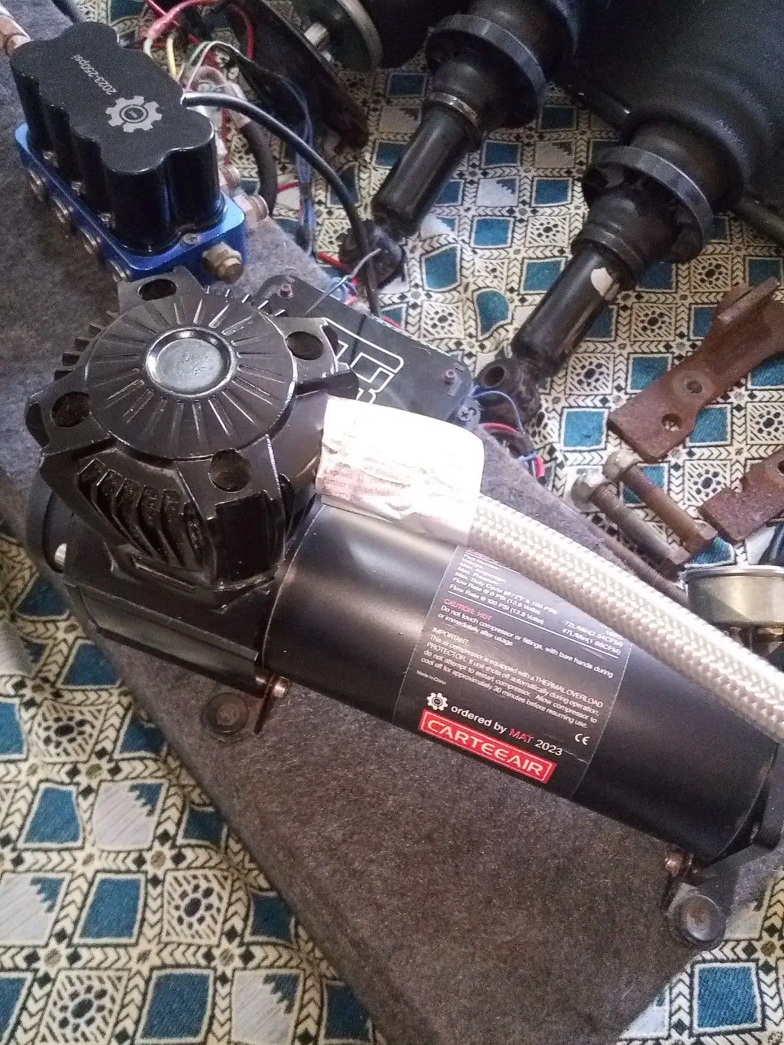 پنوماتیک اگزوز باله عقب صندوق سقفی همه حرفه ای آک|قطعات یدکی و لوازم جانبی|رشت, شهرک آیت الله منتظری|دیوار