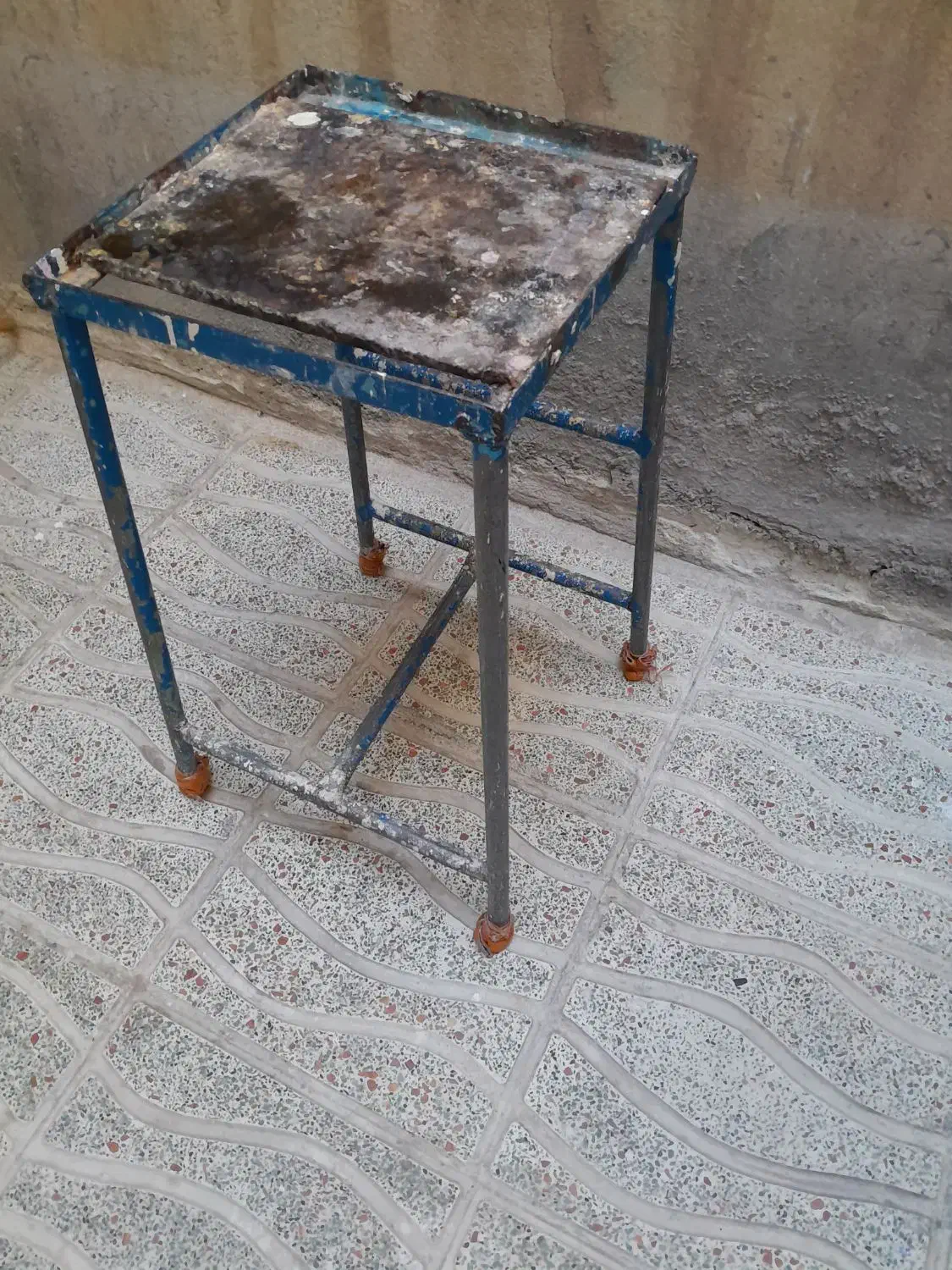 چهار پایه کار کرده|صندلی و نیمکت|سنندج, |دیوار