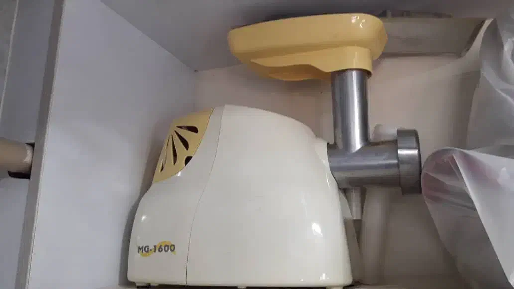 چرخ گوشت پارس خزر در حد نو ۱۶۰۰ وات|خردکن، آسیاب، غذاساز|بندر انزلی, ساحل قو|دیوار