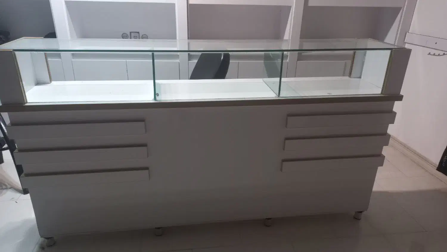 میز پیشخوان وقفسه وکمددودر ام دی اف درحدنو|فروشگاه و مغازه|بابلسر, |دیوار