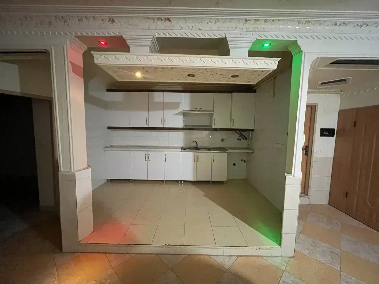 فروش واحد 95 متری / شهدای صفری / قولنامه معتبر|فروش آپارتمان|اراک, |دیوار