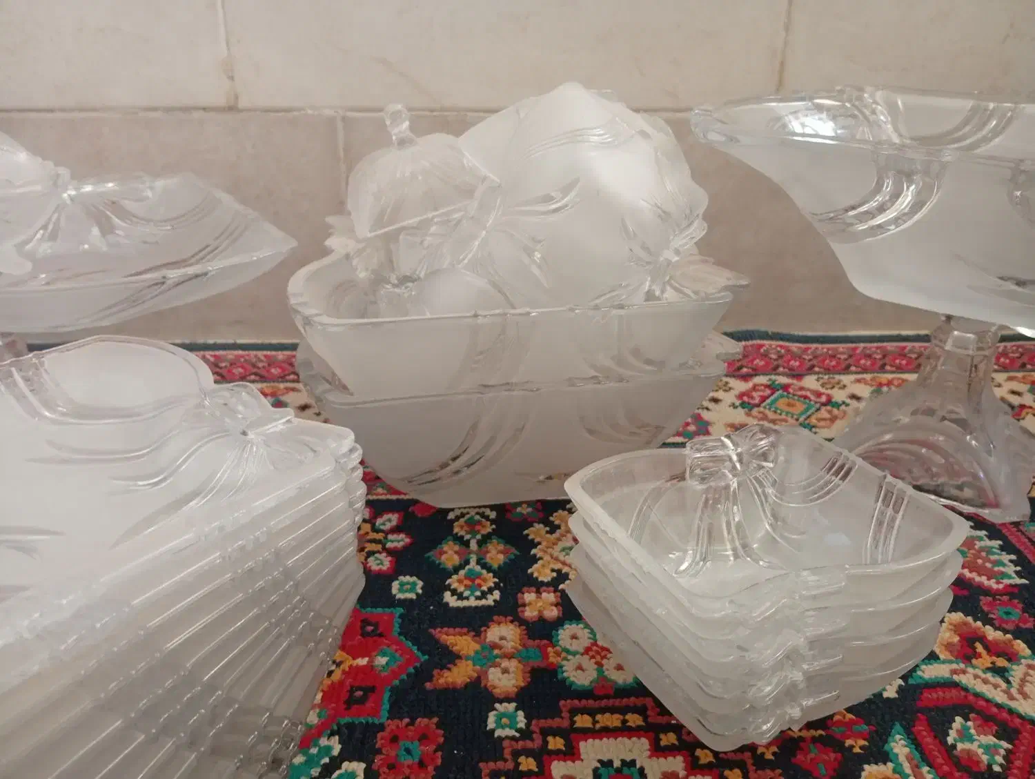 ظروف کریستال طرح پاپیون اصل ژاپن|ظروف سرو و پذیرایی|قم, نخودی|دیوار