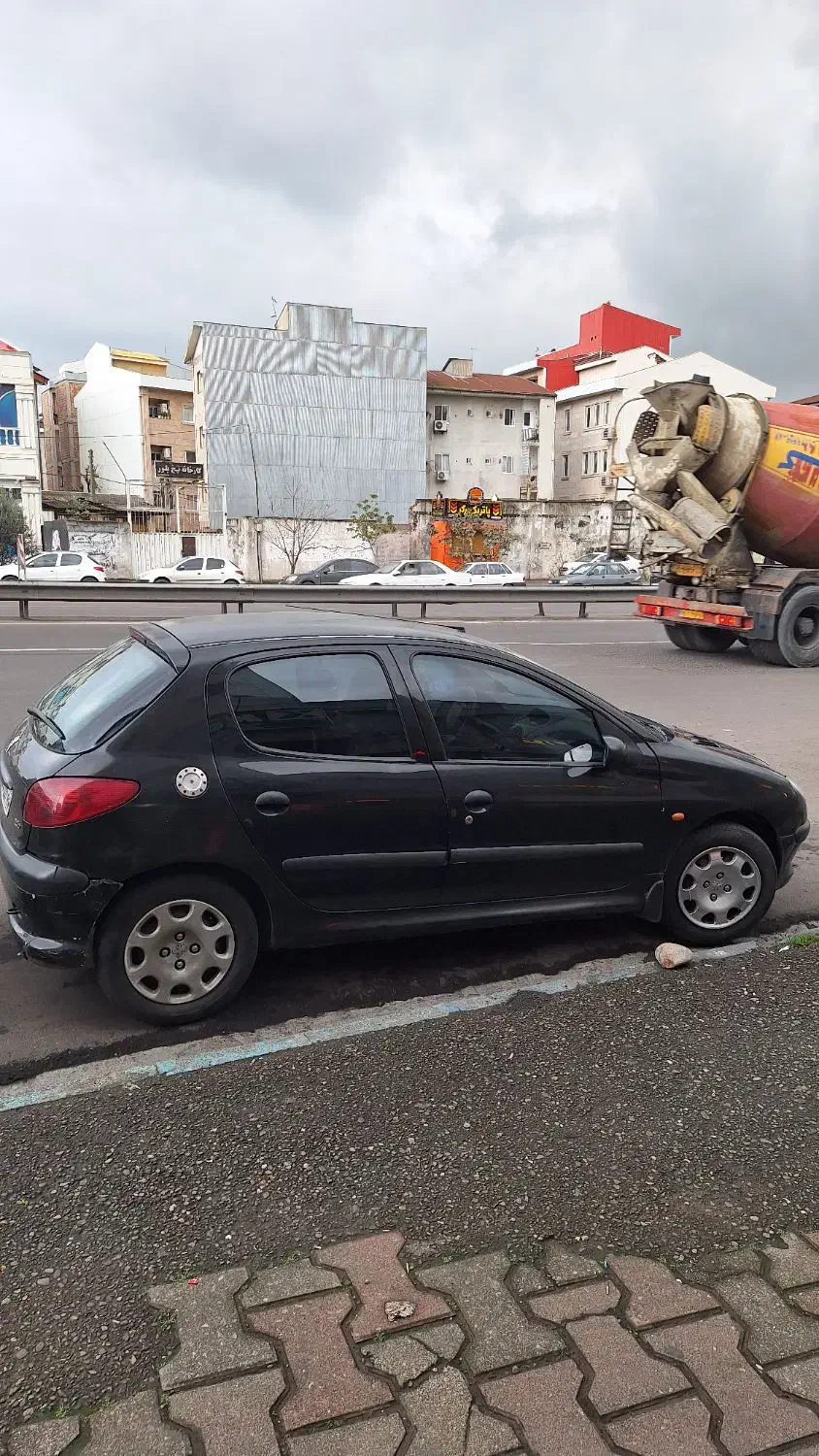 فروش فوری پژو ۲۰۶ مشکی مدل ۸۳|خودرو سواری و وانت|رشت, یخسازی|دیوار
