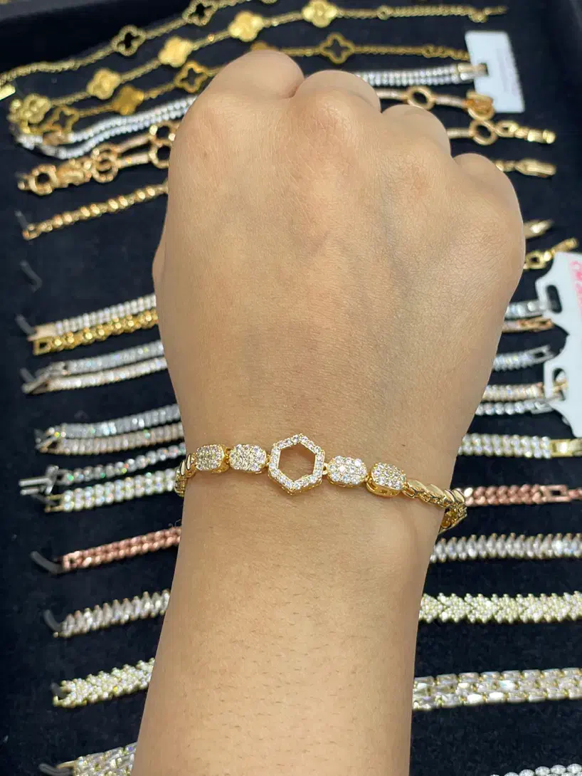 دستبند طرح طلا جواهراتی|بدلیجات|اهواز, نادری|دیوار