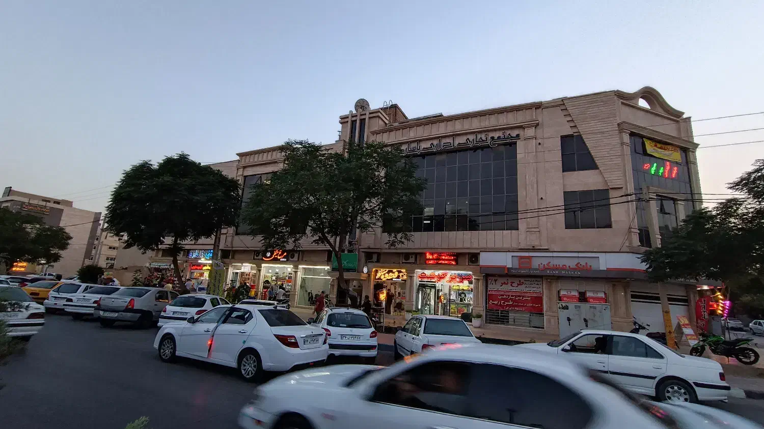 فروش واحد خدماتی و زیرزمین خدماتی مقابل قلب شهر|فروش دفتر کار، اتاق اداری، مطب|شاهین‌شهر, خانه کارگر|دیوار