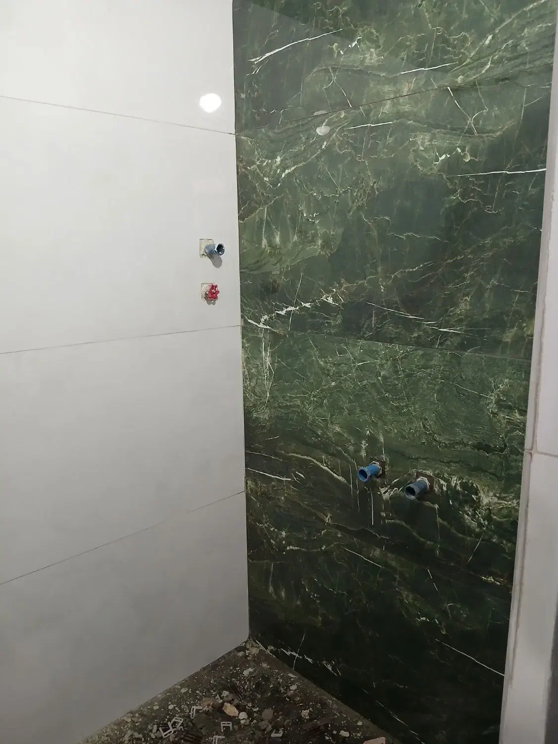 به یگ شاگرد برای کاشی کاری نیازمندیم|استخدام معماری، عمران و ساختمانی|نیشابور, گنبد سبز|دیوار