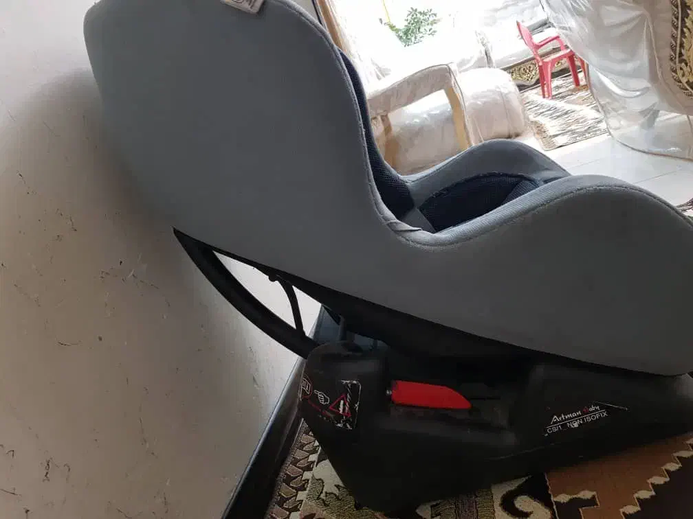 صندلی کودک|تخت و صندلی بچه|صدرا-فارس, فاز ۲|دیوار