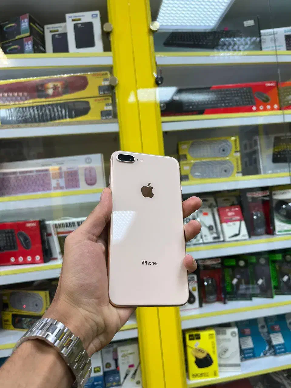 اپل iPhone 8 Plus با حافظهٔ ۱۲۸ گیگابایت|موبایل|مشهد, رضاشهر|دیوار