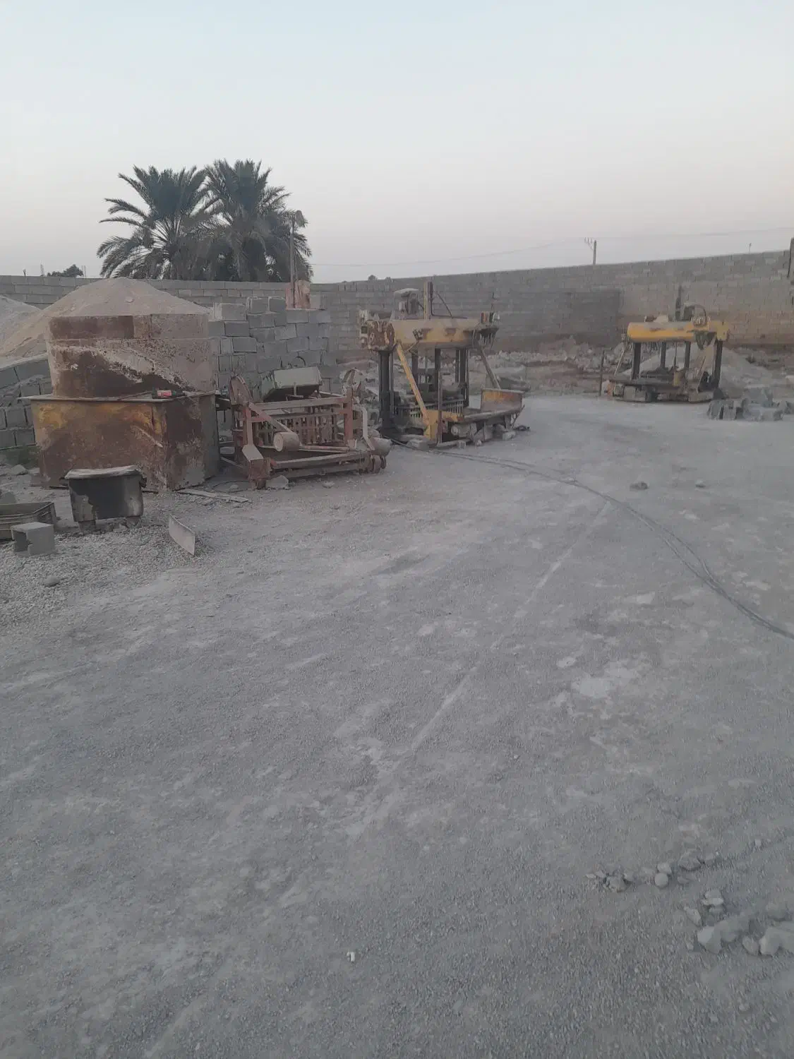 فروش دستگاه وابزارآلات تولید بلوک لیکا ومعمولی|ماشین‌آلات صنعتی|اهواز, فولاد|دیوار