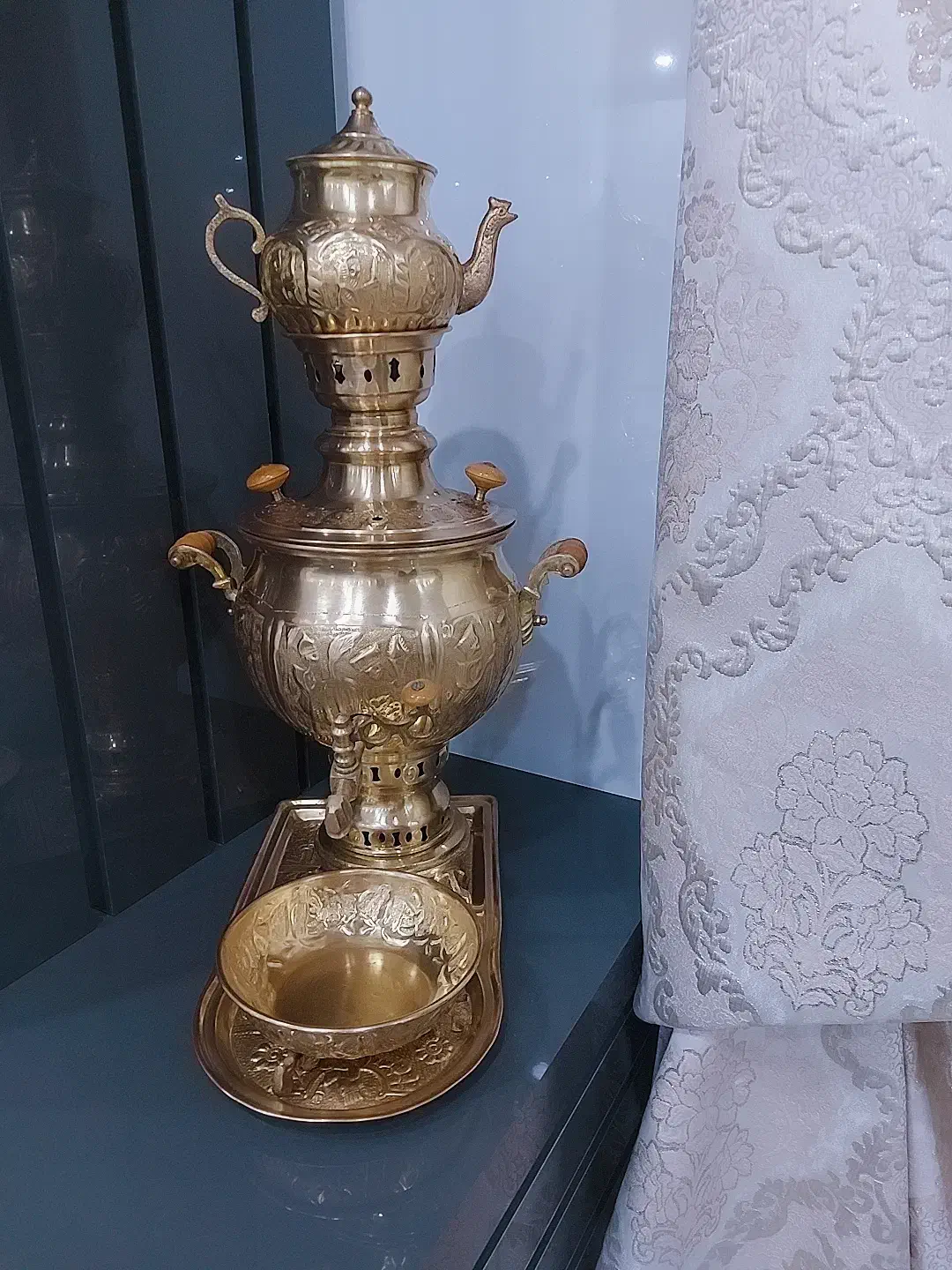 سماور برنز زغالی نقوش هخامنشی قدیمی|کلکسیون اشیاء عتیقه|همدان, |دیوار