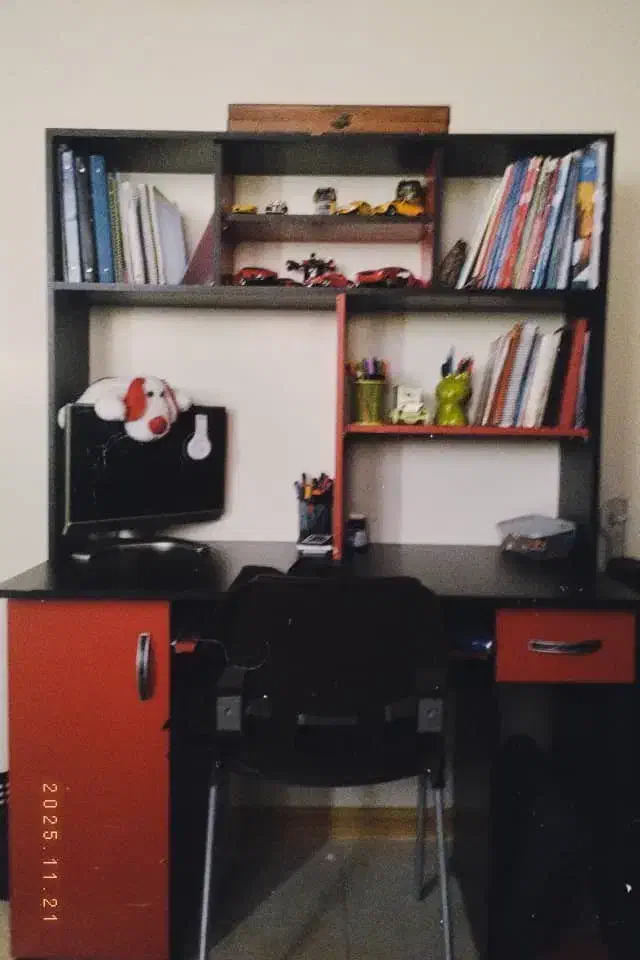 میز تحریر و کامپیوتر|میز تحریر و کامپیوتر|شاهین‌شهر, فدک|دیوار