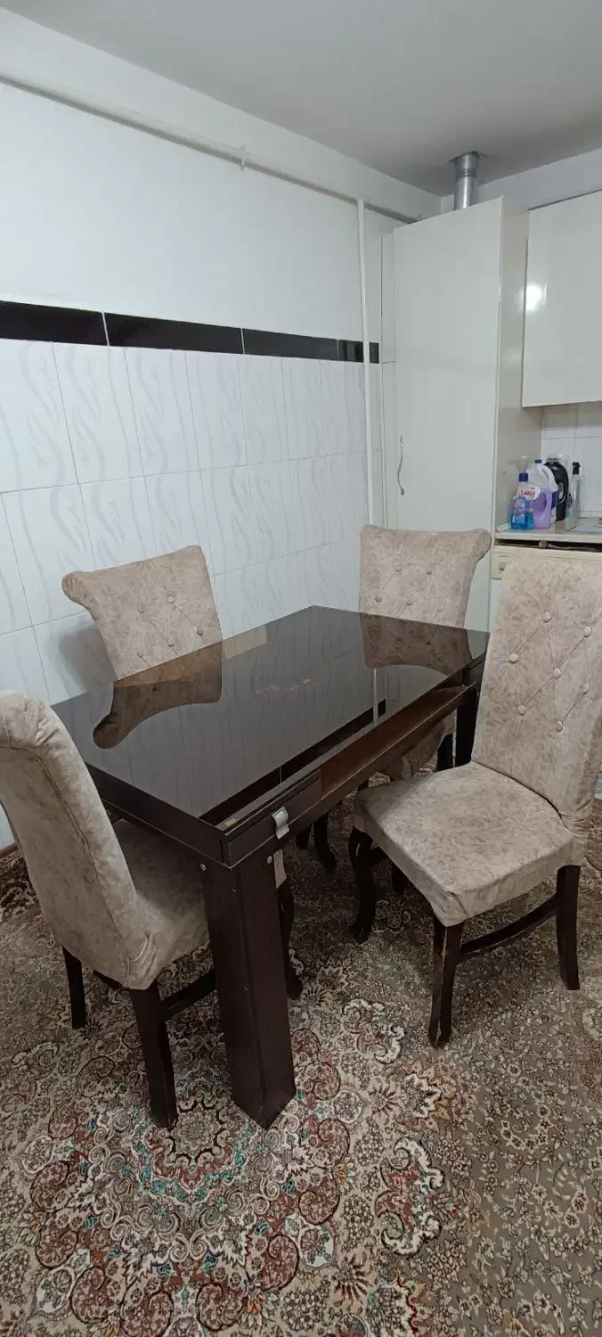 میز ناهار خوری در حد نو بعلت کمبودی جا میفروشم|میز و صندلی غذاخوری|بوکان, |دیوار