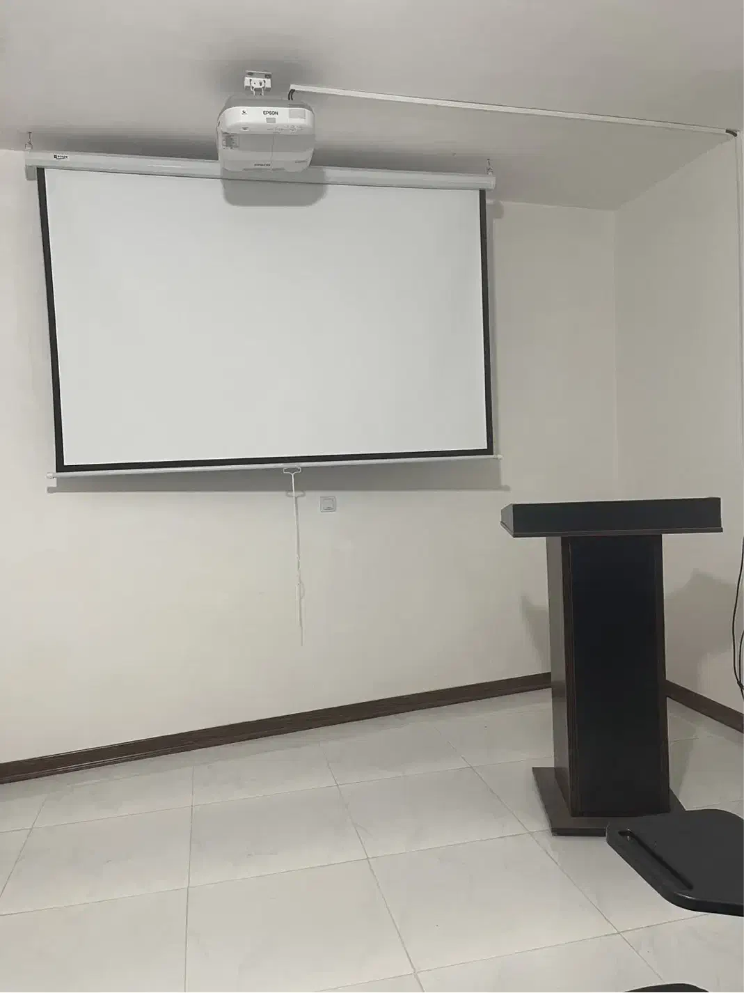 اجاره سالن آموزشی، سمینار، کلاس و کارگاه|اجارهٔ کوتاهمدت دفتر کار و فضای آموزشی|اصفهان, تیران|دیوار