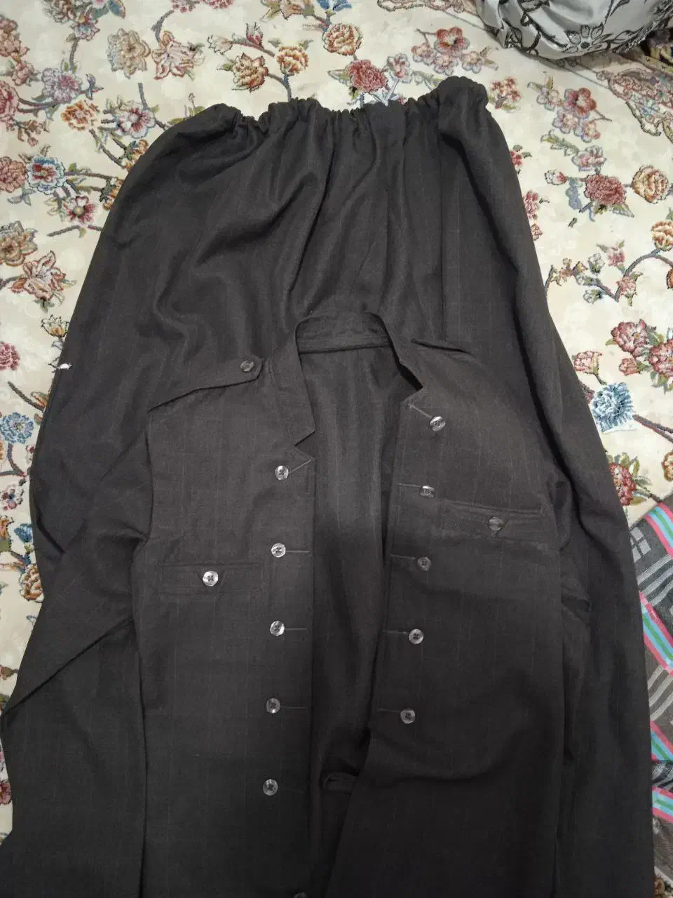 دو دست لباس ملکی|لباس|قروه, |دیوار