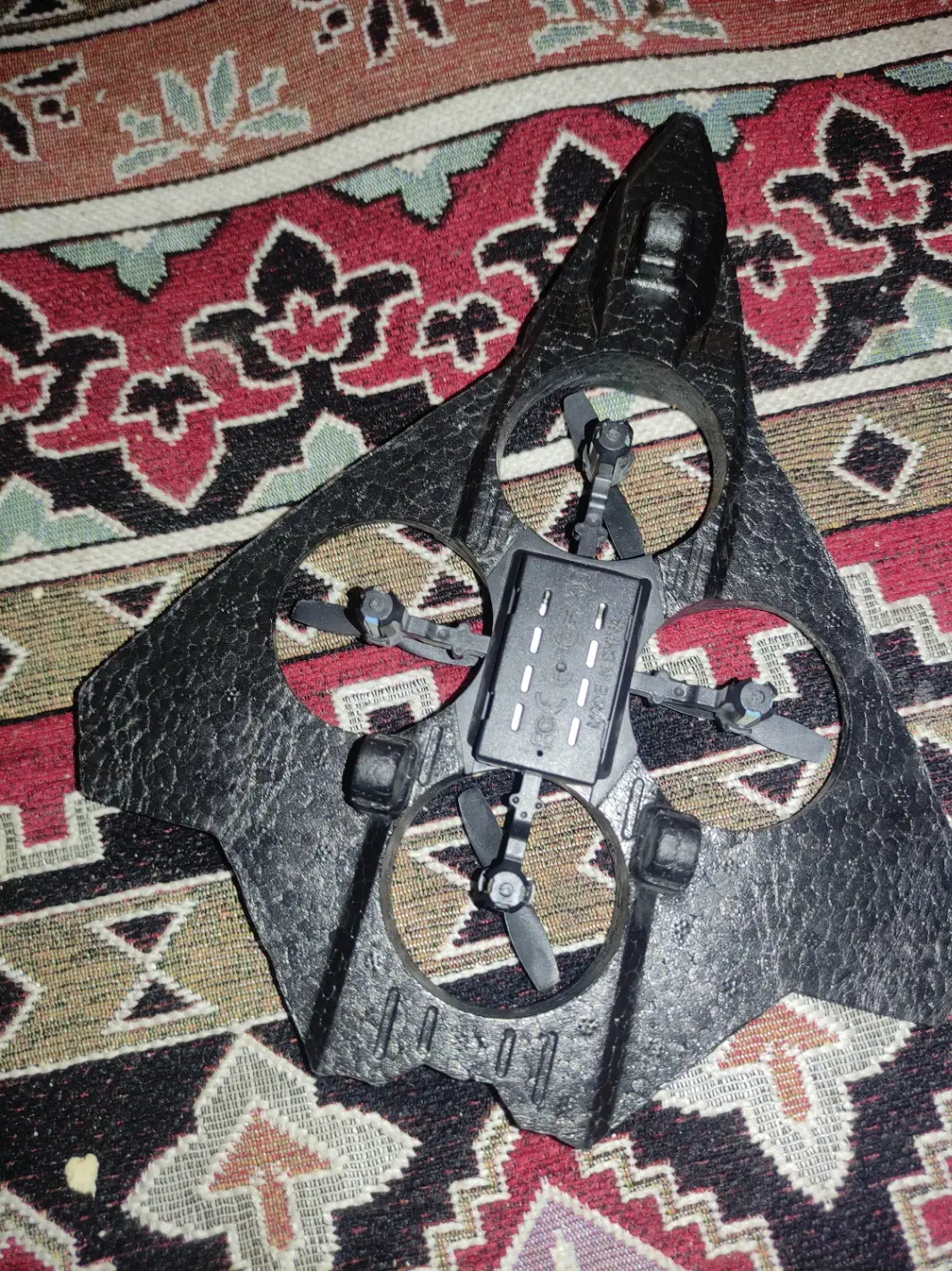 پهباد|اسباب‌بازی بچه|شیراز, انجیر|دیوار