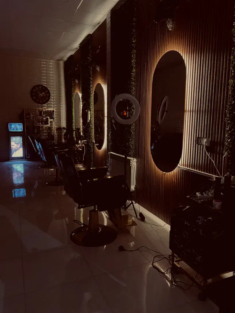 به یک شاگرد ساده نیازمندیم(آرایشگاه مردانه )|استخدام درمانی، زیبایی، بهداشتی|اردبیل, |دیوار