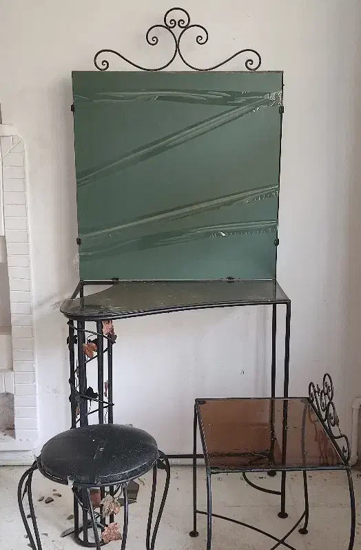 تخت اهنی با پاتختی|تخت و سرویس خواب|شیراز, گود خزینه|دیوار