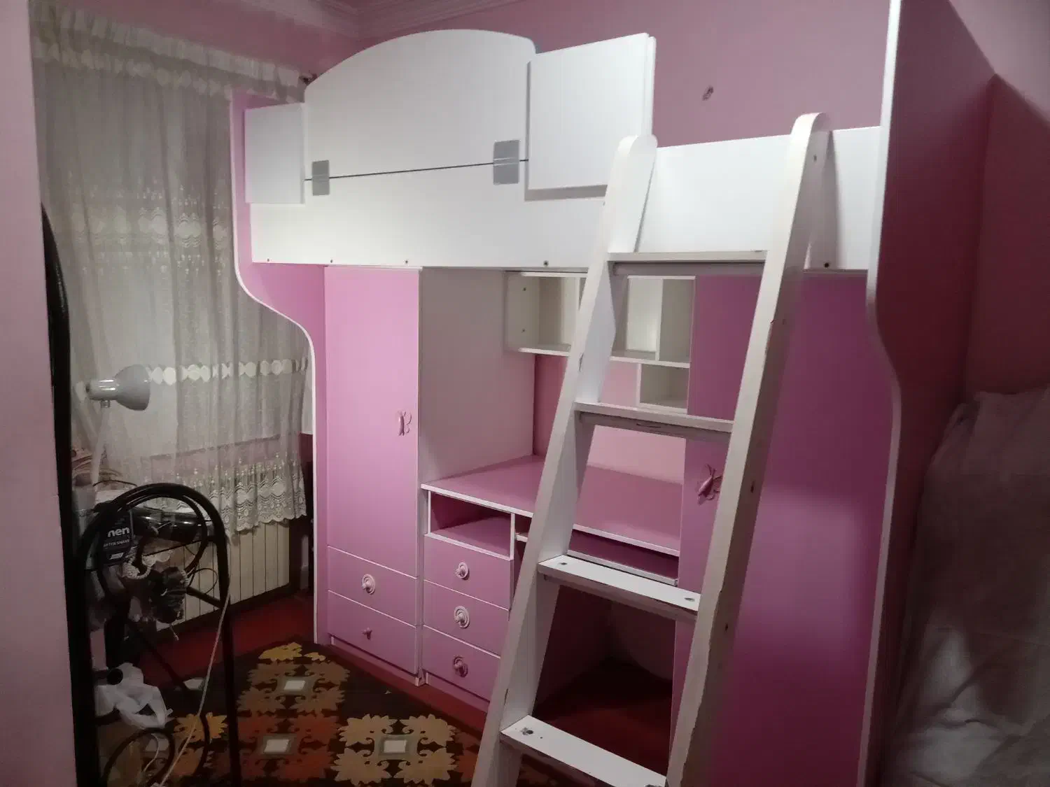 تخت مدل قلعه دارای میز تحریر و کتابخانه و کمد.|تخت و سرویس خواب|رشت, استقامت ۱|دیوار