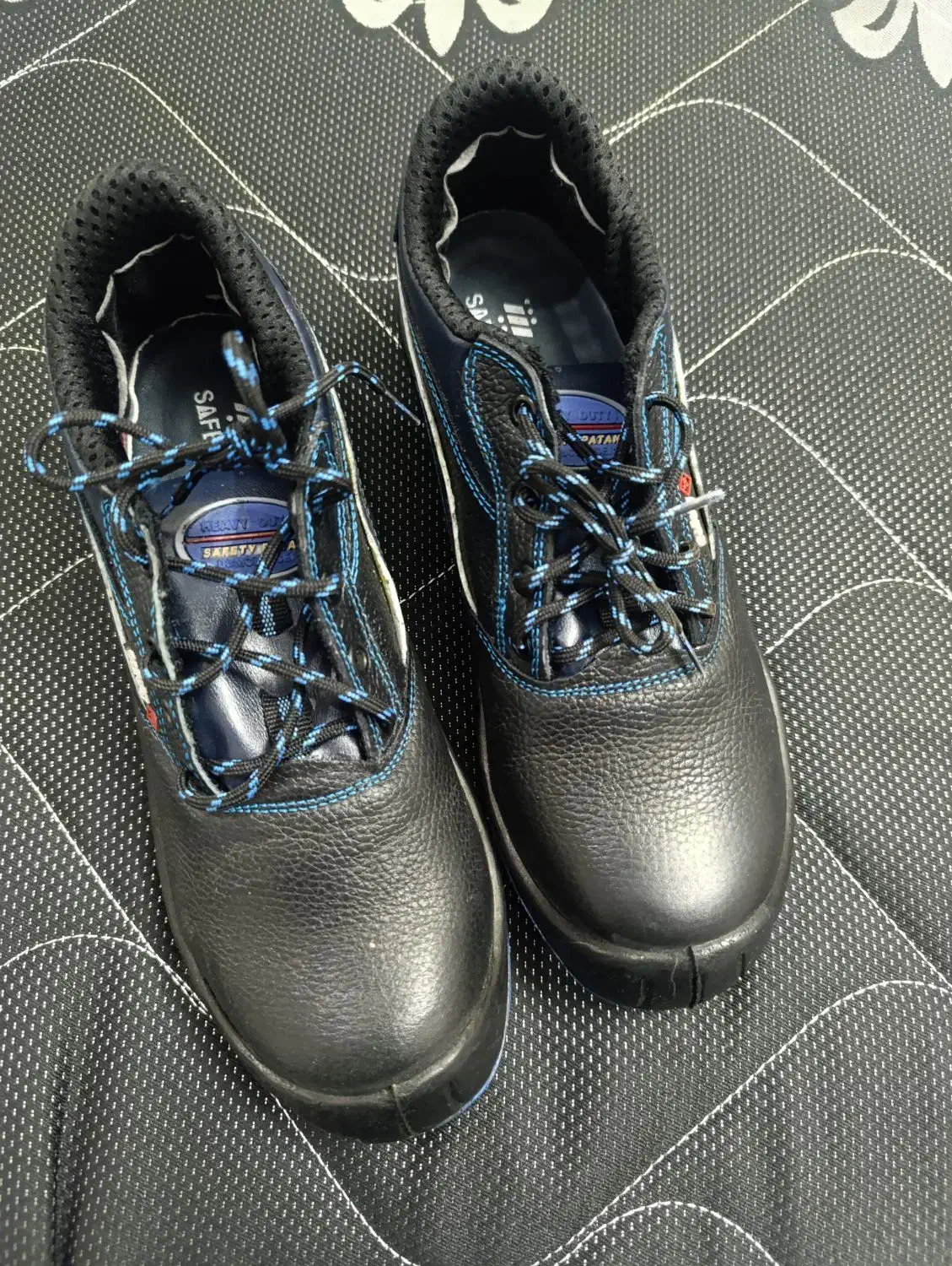 کفش کار|کیف، کفش، کمربند|شاهین‌شهر, گرگاب|دیوار