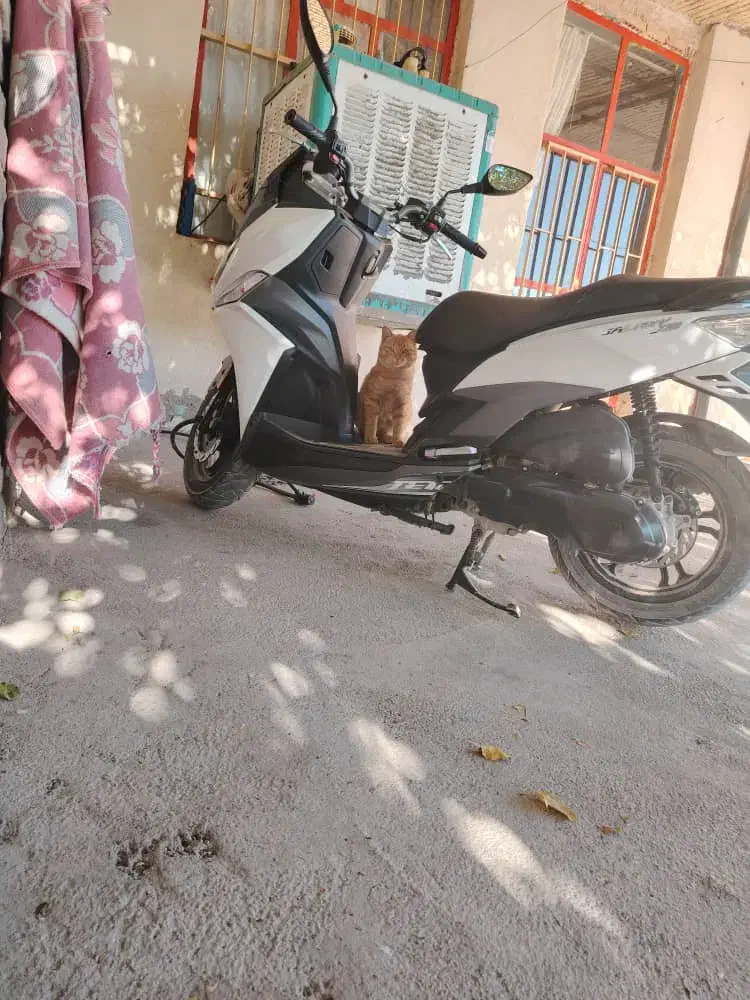 j200مدل1403|موتورسیکلت|خرم‌آباد, |دیوار