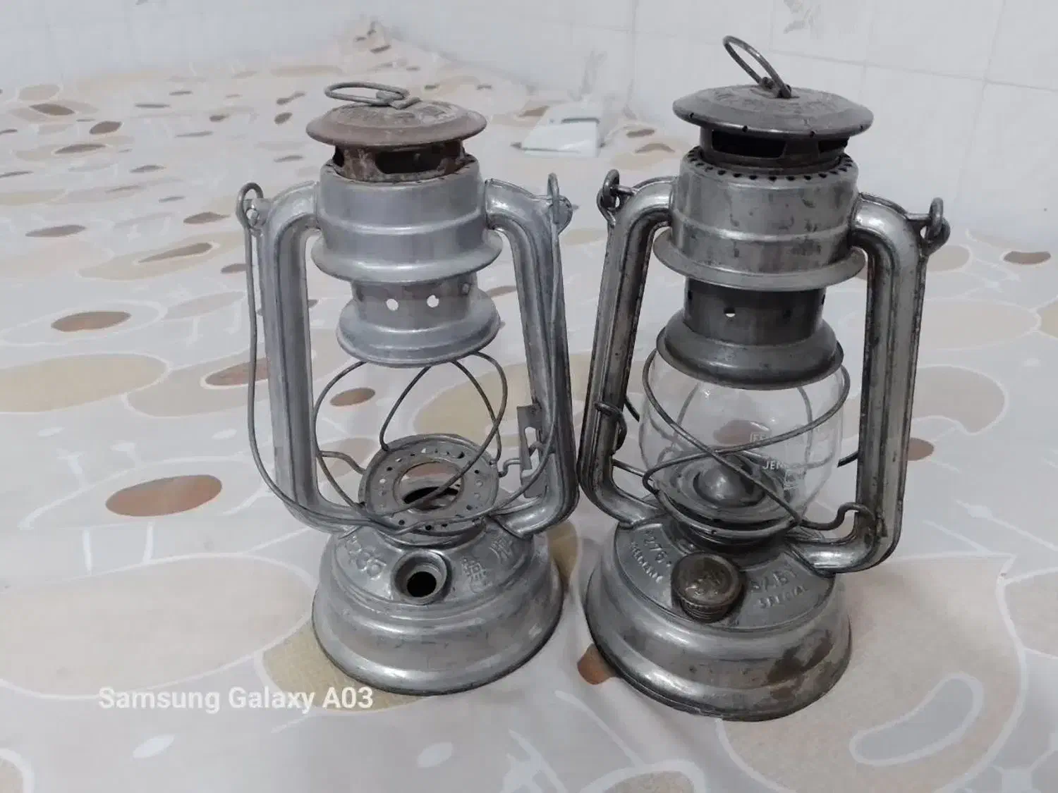 فانوس قدیمی اصل و شیشه اش هم اصل آلمان است|لامپ و چراغ|سبزوار, شهرک جهاد|دیوار