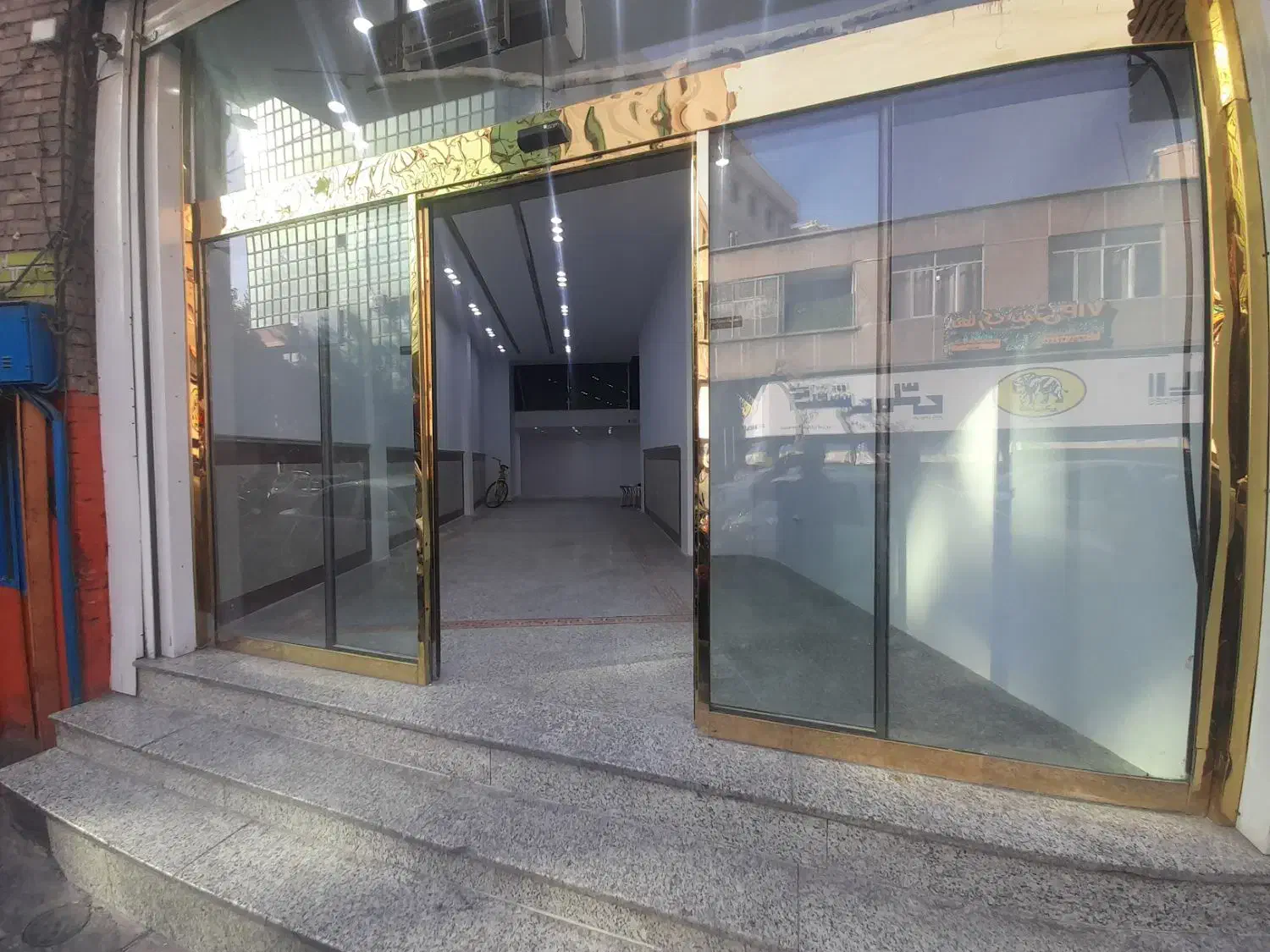 ۱۳۰متر مغازه بحر اصلی(۹۰متر۴۰متر بالکن)|اجارهٔ مغازه و غرفه|تهران, سلیمانی|دیوار