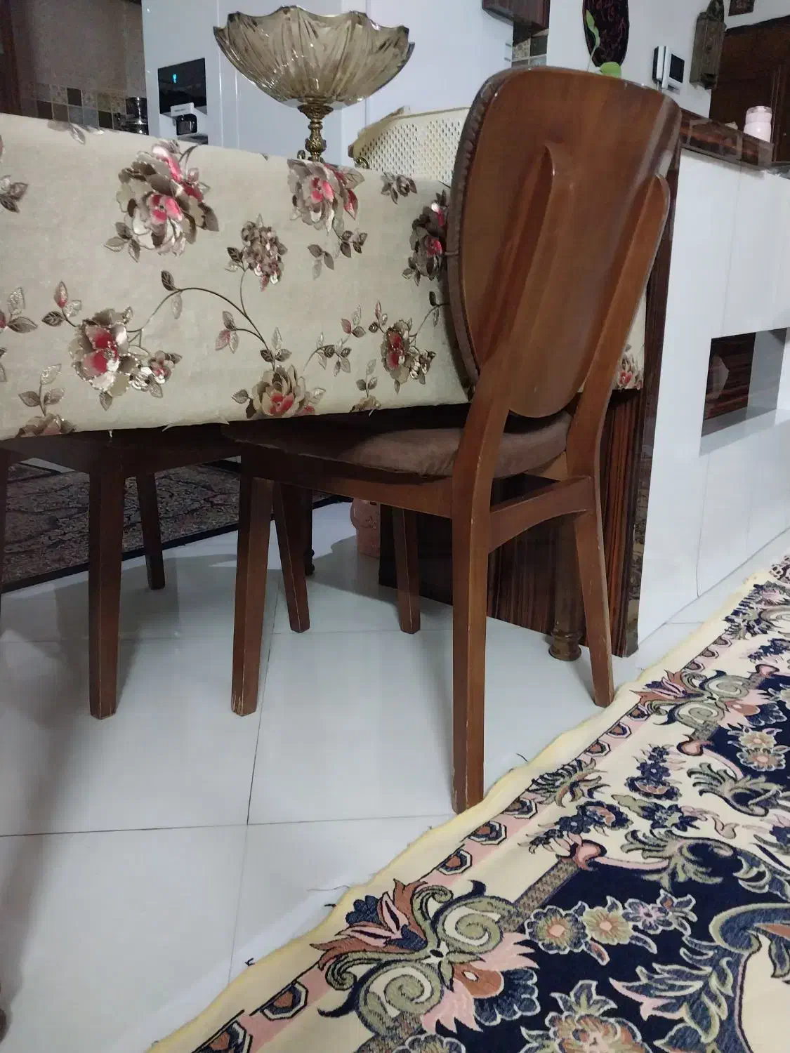 ۳عددصندلی سالم|صندلی و نیمکت|مشهد, کوشش|دیوار