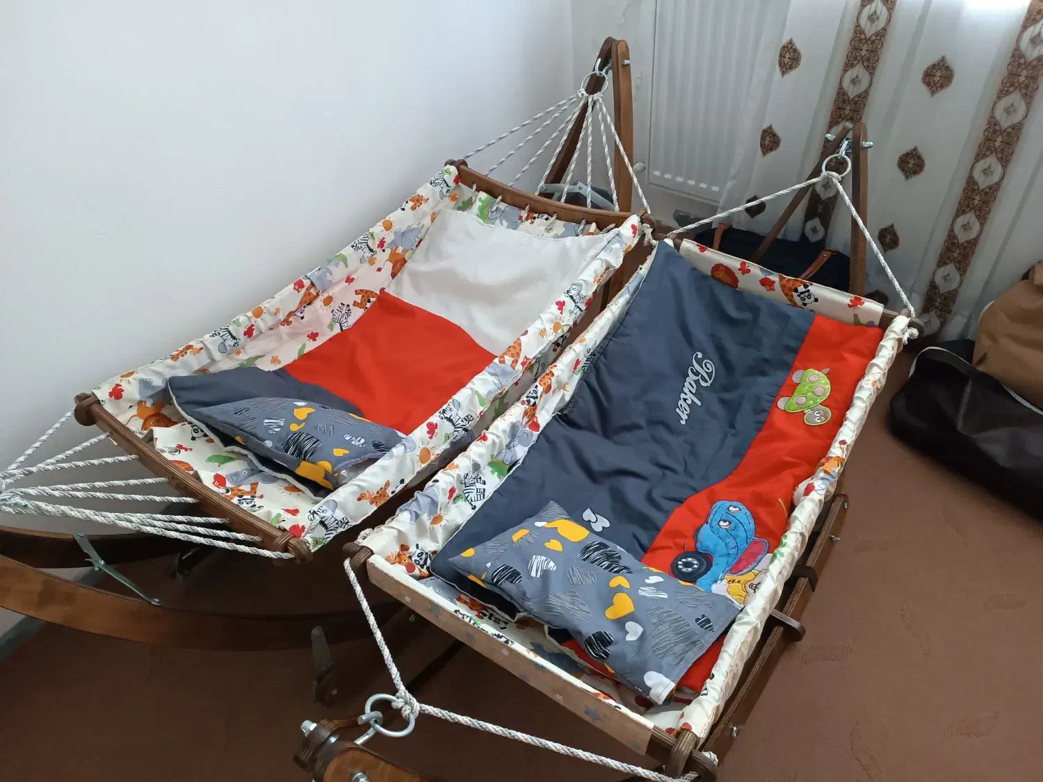 گهواره چوبی و برقی|اسباب و اثاث بچه|سقز, |دیوار