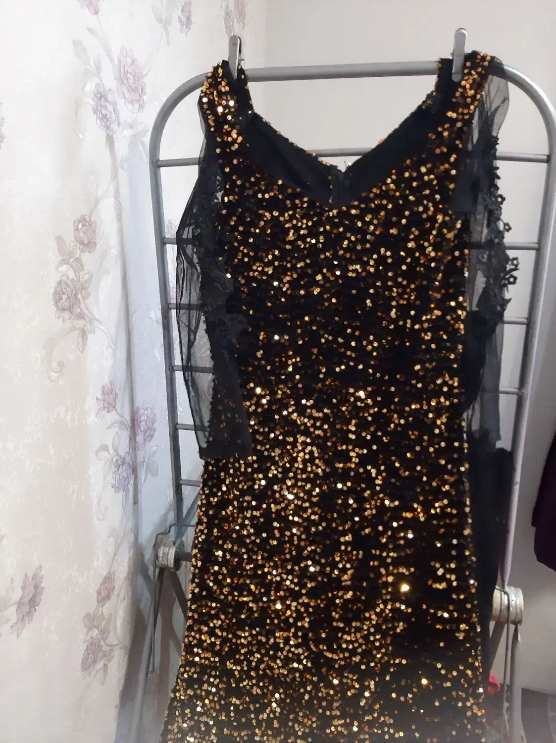 لباس مجلسی|لباس|بومهن, |دیوار