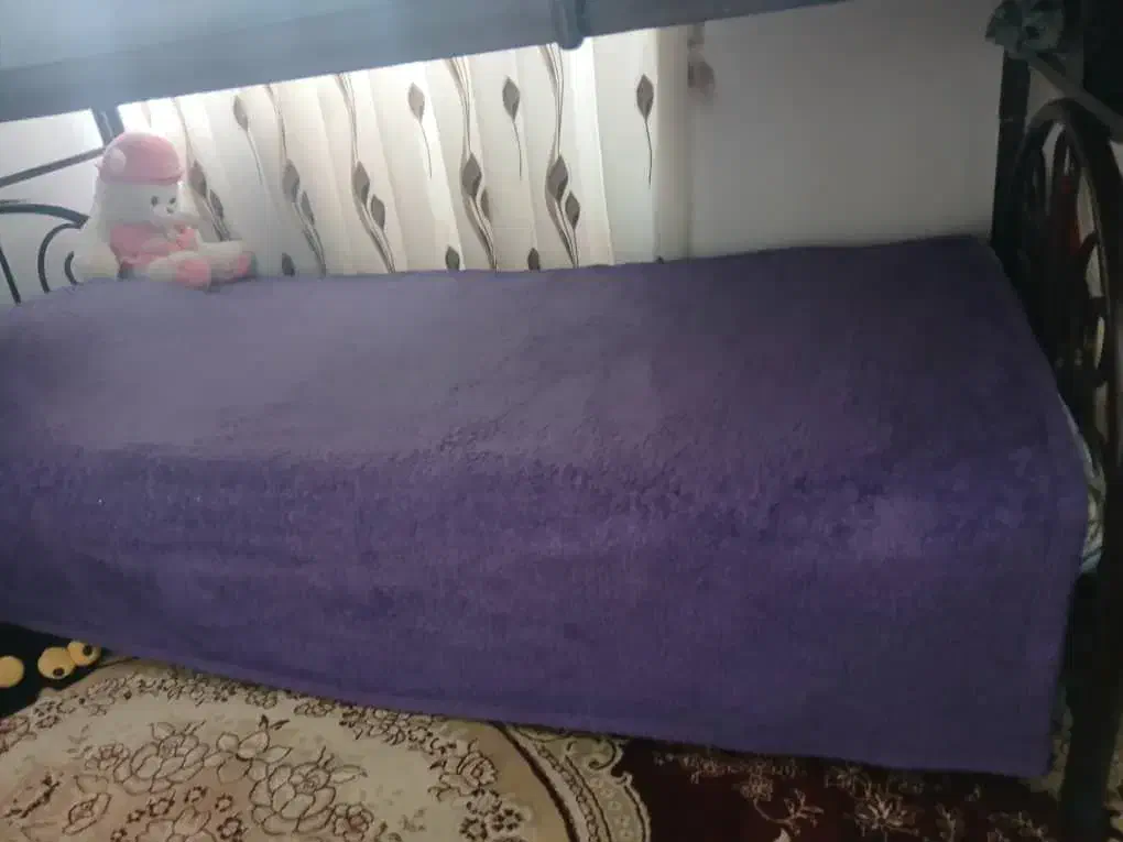 تخت دو طبقه بسیار تمیز همراه با خوشخواب|تخت و سرویس خواب|گلبهار, شهر جدید گلبهار|دیوار