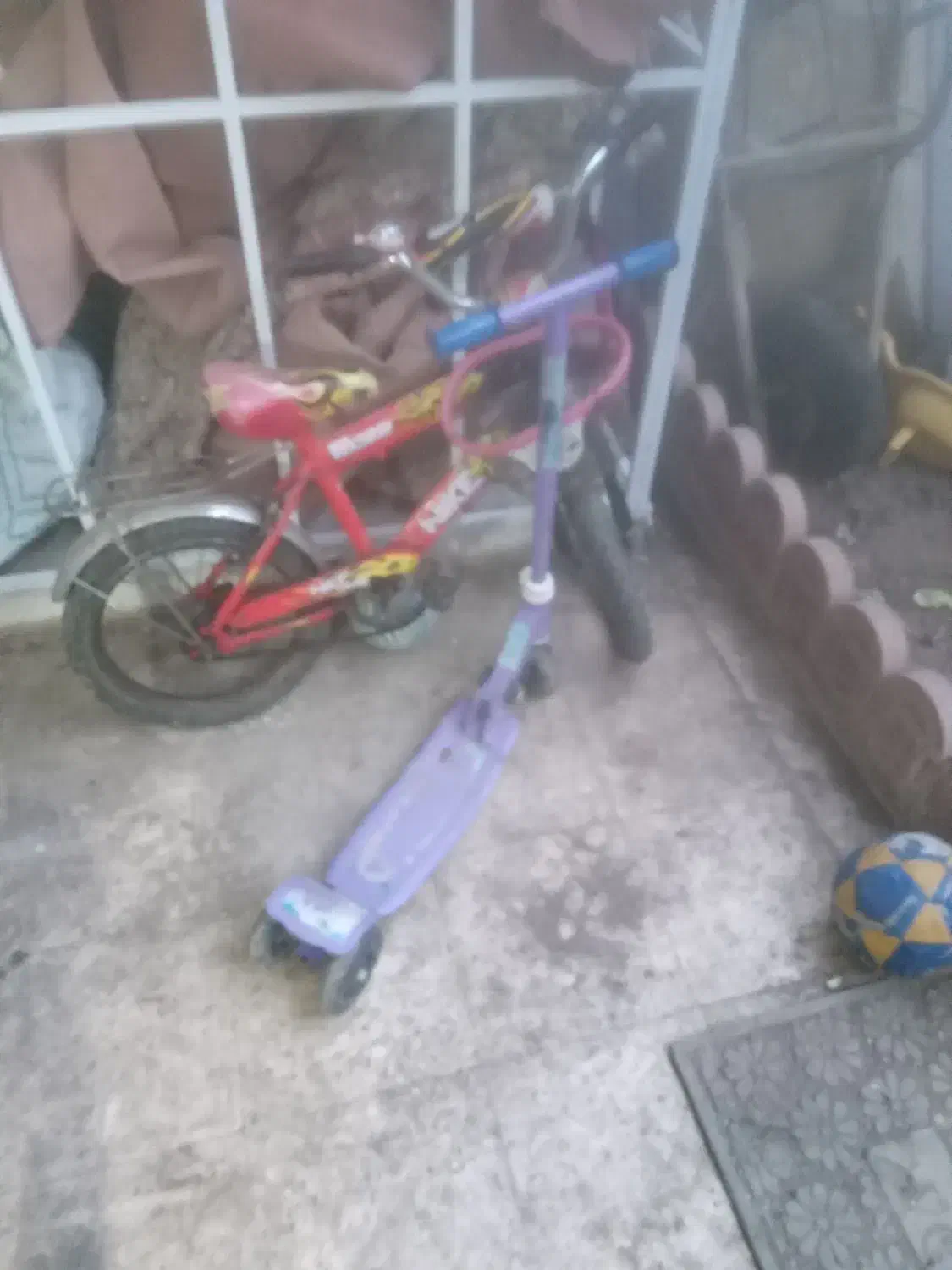 دوچرخه وتلویزیون اسکوتر|دوچرخه، اسکیت، اسکوتر|رودسر, |دیوار