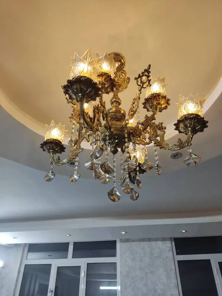 لوستر ۸ شاخه بسیار شیک|لوستر و چراغ آویز|اصفهان, باغ زیار|دیوار