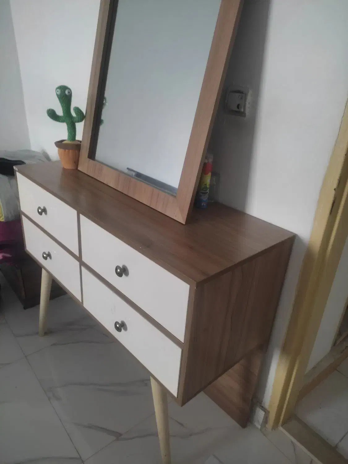 میزآرایش درحدنو|تخت و سرویس خواب|رشت, گیل|دیوار