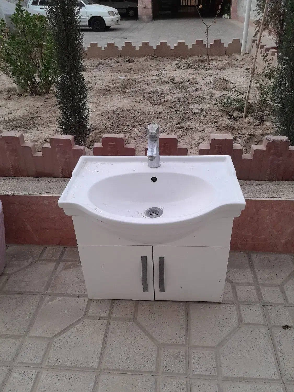 روشویی بهمراه شیر و آینه|لوازم سرویس بهداشتی|اندیشه, اندیشه فاز ۱|دیوار