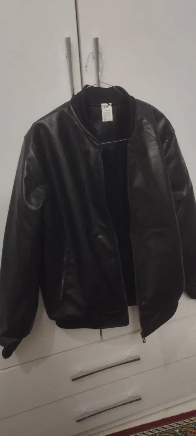 کاپشن چرم اصلی گرم گرم دار و کار شده آکبند مفت|لباس|شیروان (خراسان), |دیوار