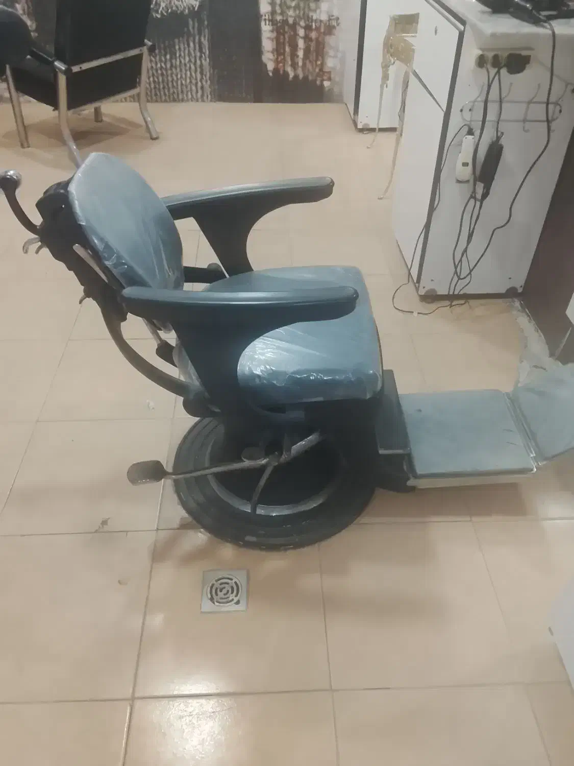 صندلی آرایشگری ،پدالی|آرایشگاه و سالن‌های زیبایی|نسیم‌شهر, |دیوار