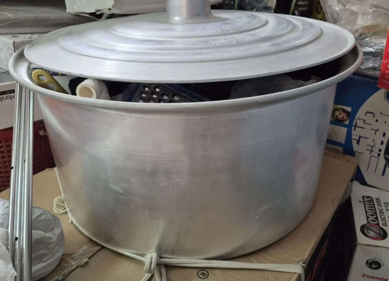 قابلمه روحی بزرگ اکبند|ظروف پختوپز|نیشابور, هفده شهریور|دیوار